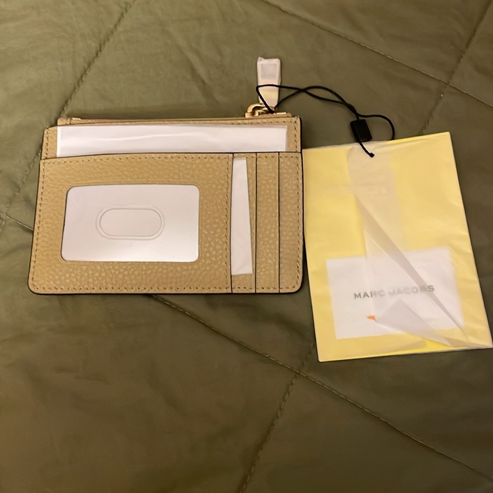 NWT MARC JACOBS credit card/ coin purse 
Size 5”w  x 3 3/4” H - Picture 4 of 8